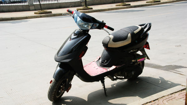踏板车1.jpg 踏板车1.jpg