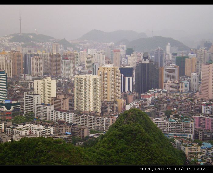 雨中从黔灵山看贵阳1.jpg